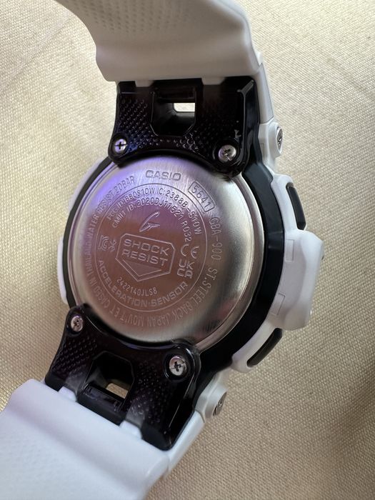 Vand ceas Casio Gshock model GBA 900 7AER Alb