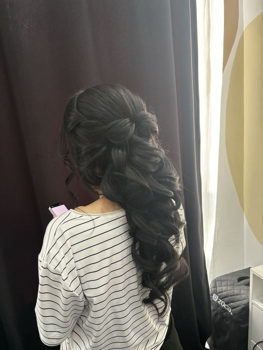 Макияж локоны прическа