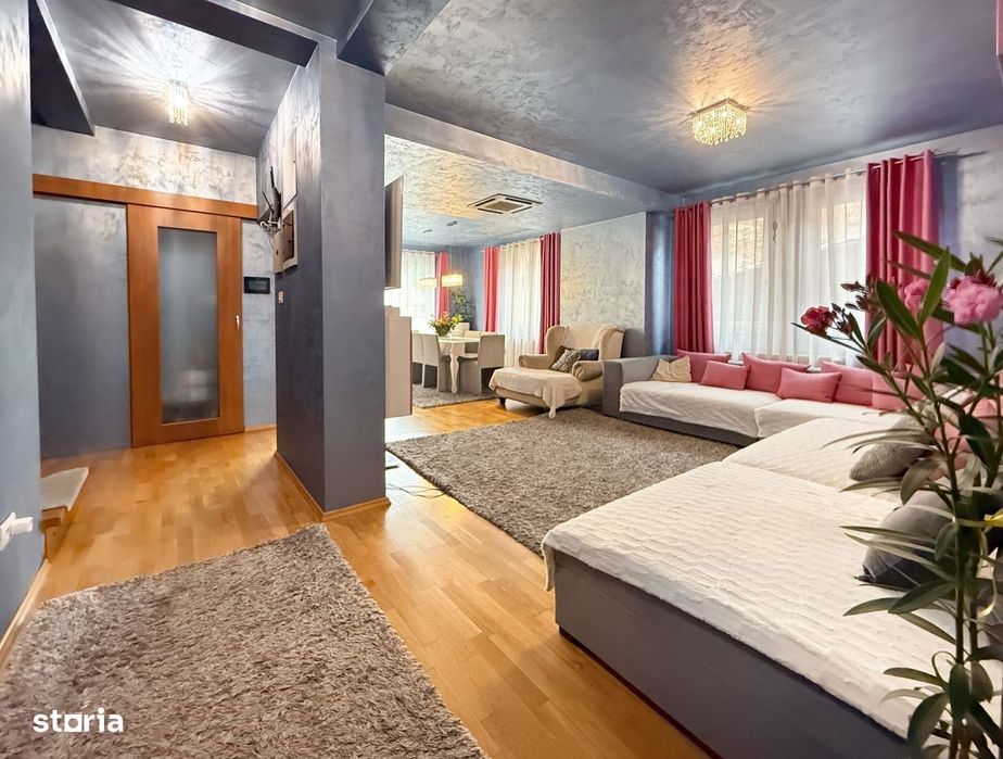 Două case separate , utilizare mixtă– rezidențial & comercial.