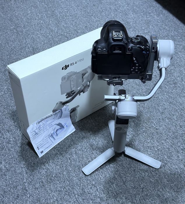 Canon EOS 700D + DJI RONIN S4 Mini