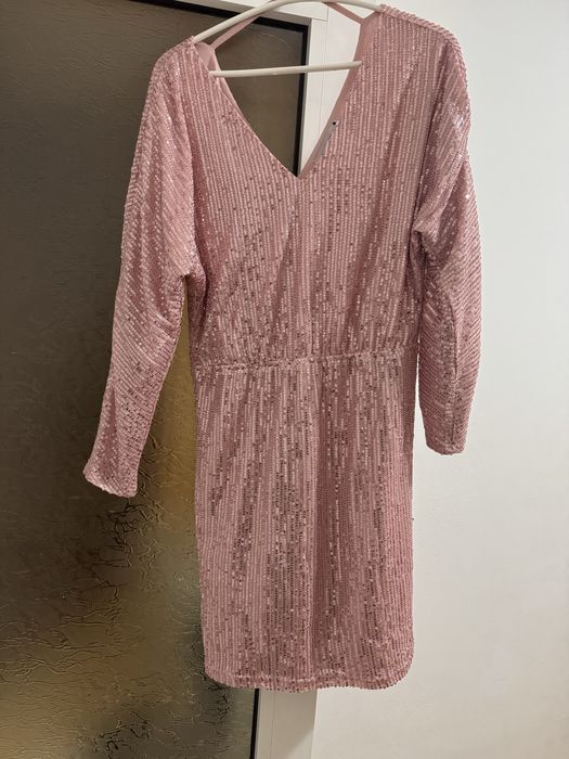 Пайетена розова рокля