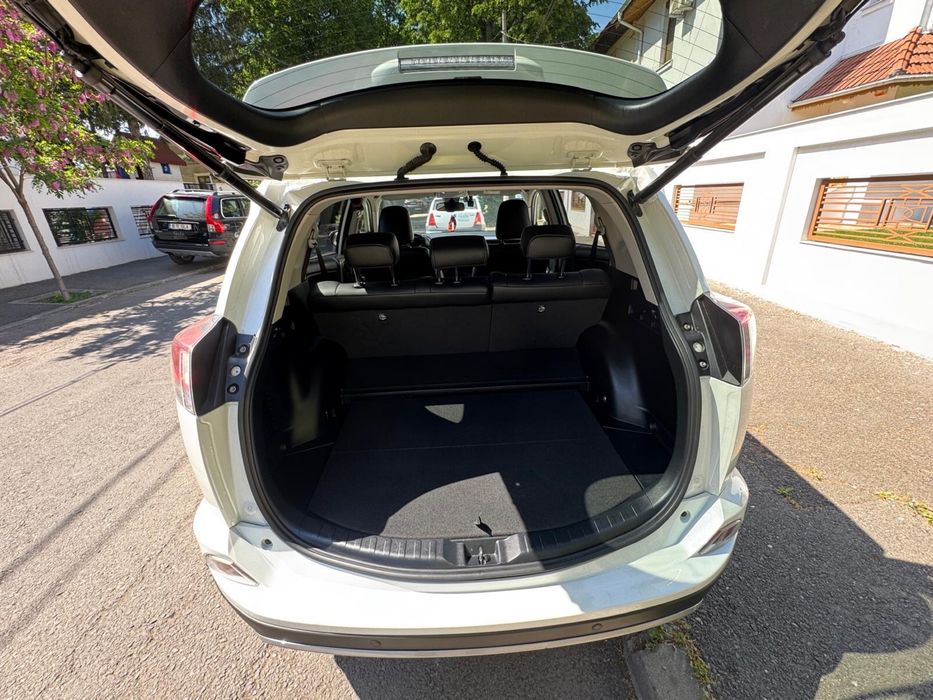 Toyota RAV4 Hybrid 2.5 (2018) | Alb Perlat | Piele