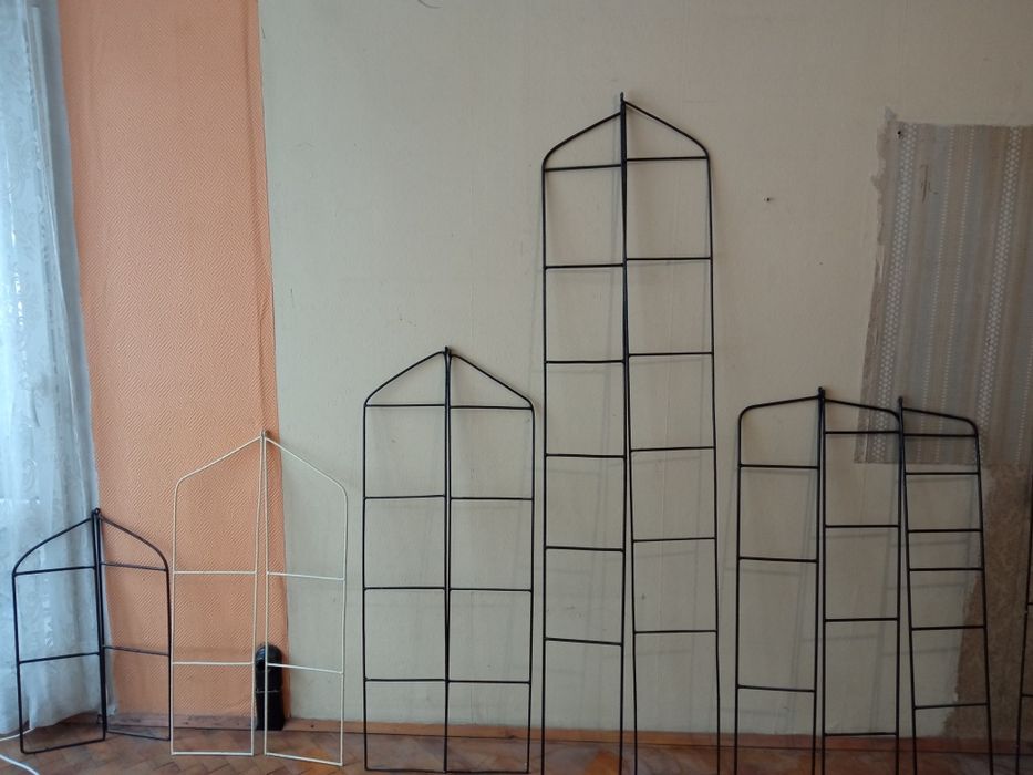 Етажерки различни размери