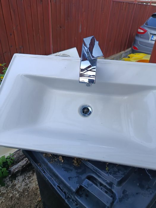 Vând chiuveta, cu robinet și furtunoase folosita puțin folosita puțin