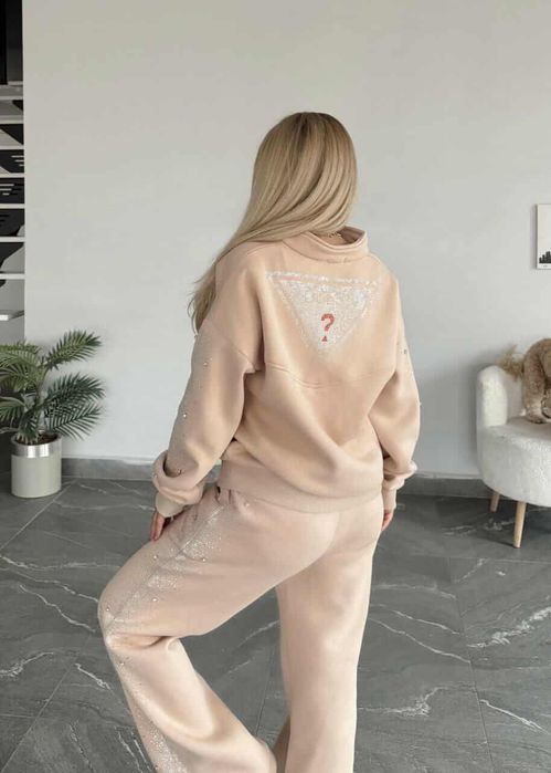 Спортен екип на guess