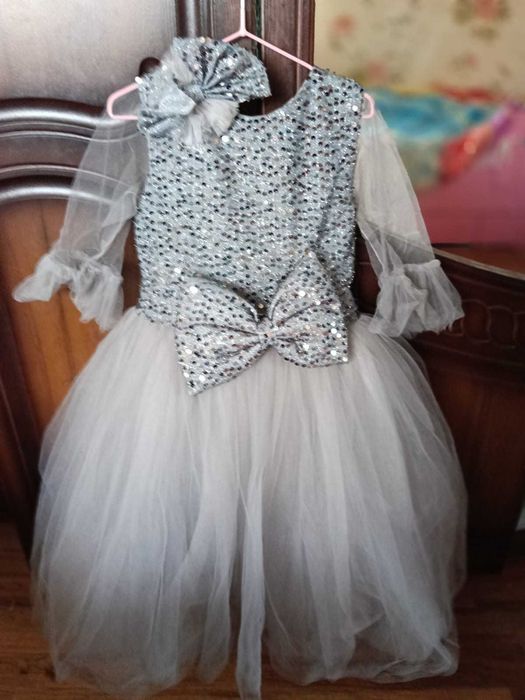 Продам праздничные платья на девочку