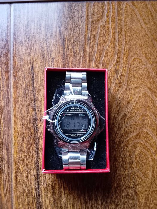 Продаю новые электроные часы Casio