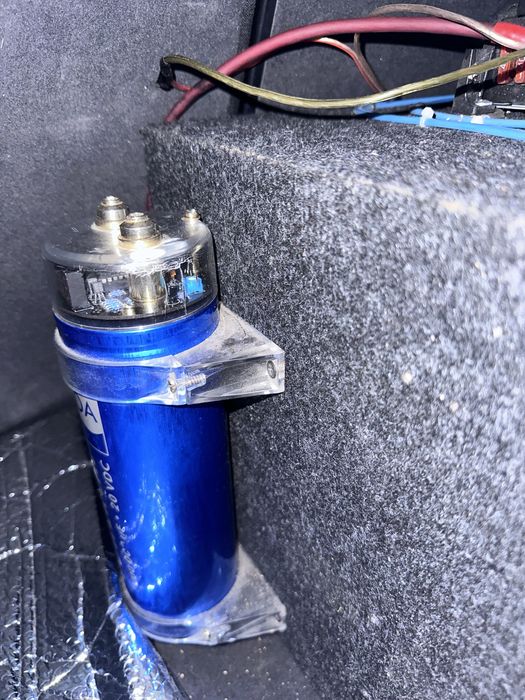 Vand subwoofer auto