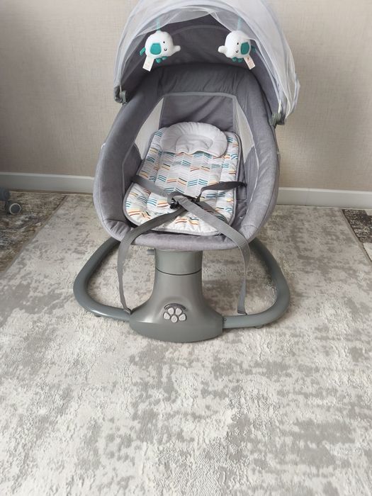 Детская кроватка и шезлонг