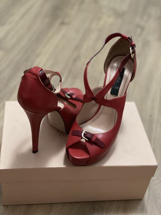 Sandale rosii Musette