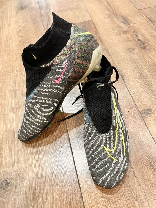 Бутсы Phantom Nike