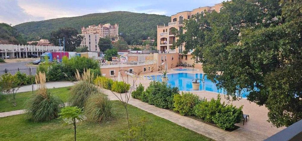 Продава се Двустаен апартамент в к.к. Елените - 50 кв.м за 1380 €/кв.м - Снимка #6