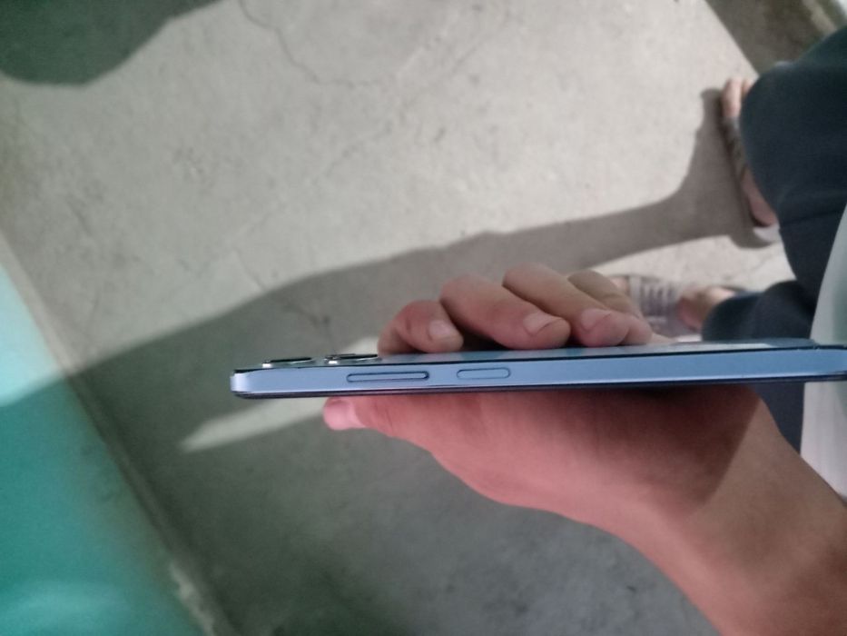 Redmi  NOTE 12 R 5G 128/4 holati ideal aybi orqa krishkasi dars ketgan