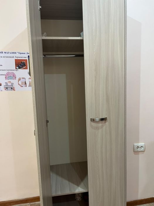 Шкаф плательный .