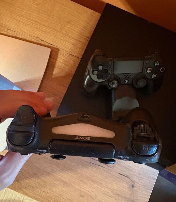 PlayStation 4 черен