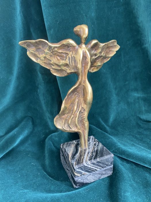 Скулптури каменни кучета, глава на слон, коне, котка Бастет, фигури