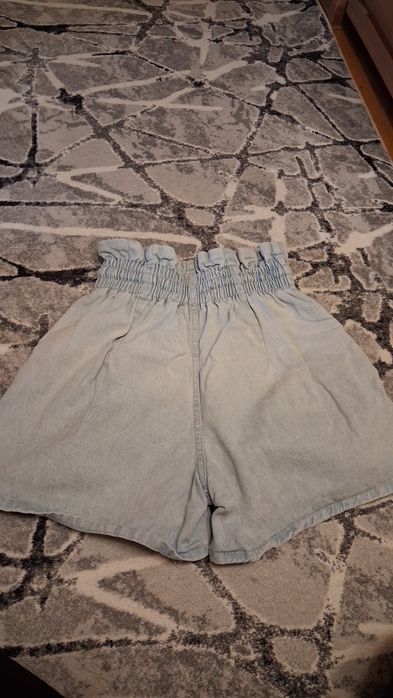 Blugi scurti bershka