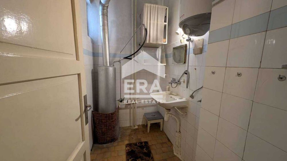 Продава се Четиристаен апартамент в Шумен, Център - 88 кв.м за 1246 €/кв.м - Снимка #3