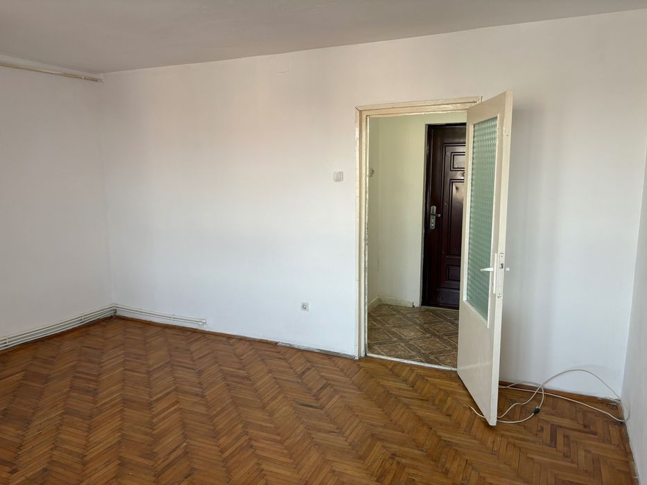 Garsoniera de vânzare