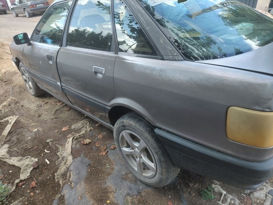 Продаю машину Audi80