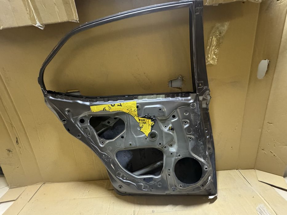 Дверь Toyota camry 70-75