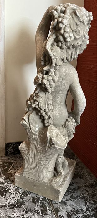 Градинска фигура статуя паметнк момче момиче грозде Бакхус Дионисий