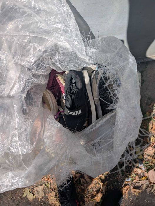 Lot 4 saci cu papuci amestecati si folositi pentru piata sau obor