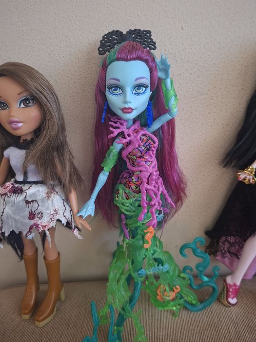 Monster High , Bratz , Rainbow High Кукли + лот дрехи