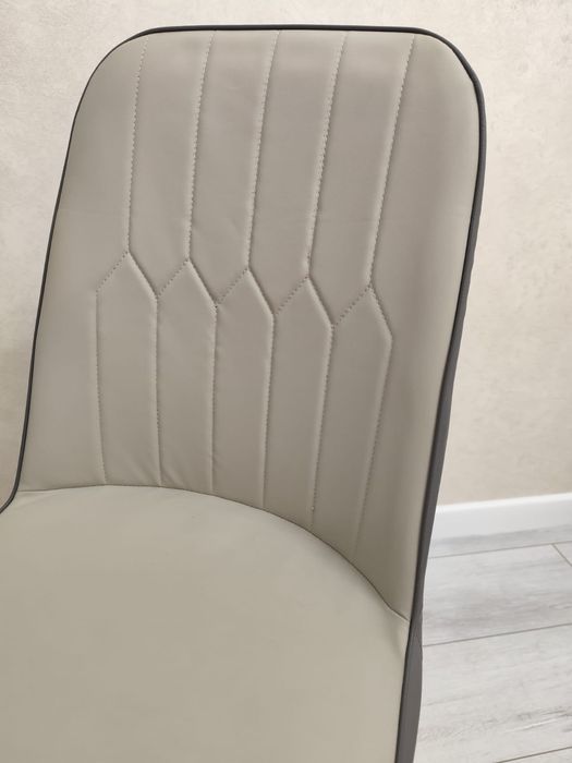 Продам 2 серых новых стула