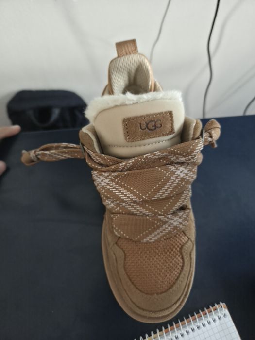 Vand papuci ugg noi