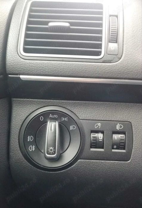 VOLKSWAGEN Touran 2012 — imagine 4