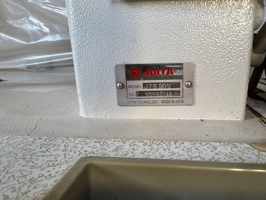 Продаётся швейная машинка