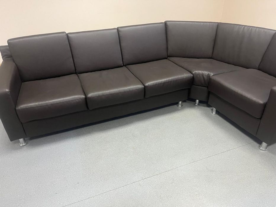 Диван угловой кожанный