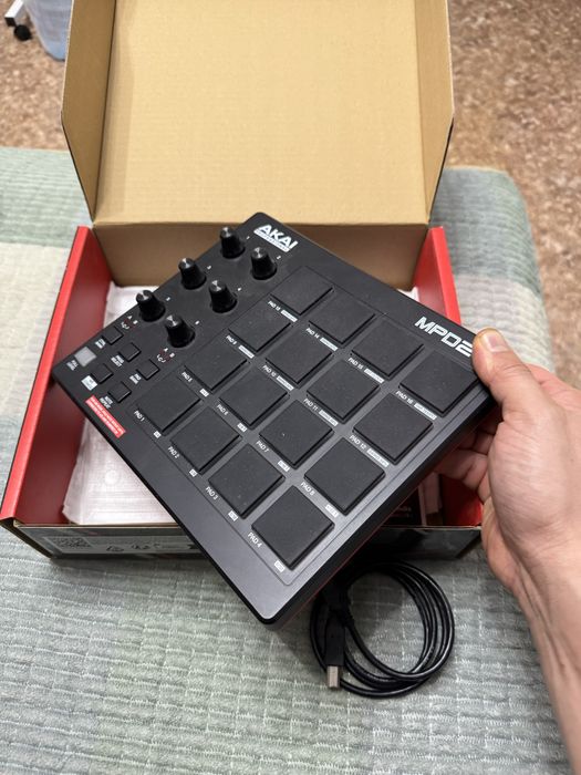 Продам Akai MPD 216.