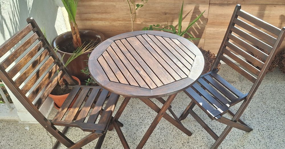 Маса и два стола за тераса