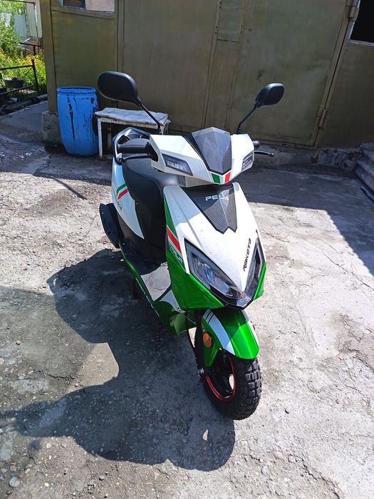 Продам скутер suuzim8