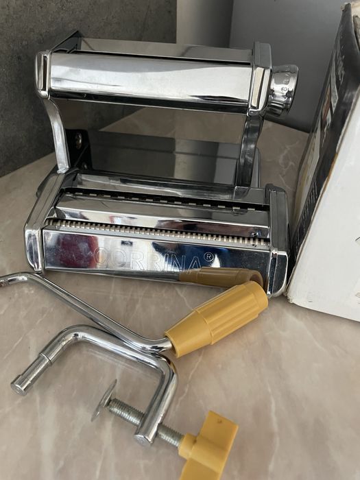 Mașină de facut tăitei