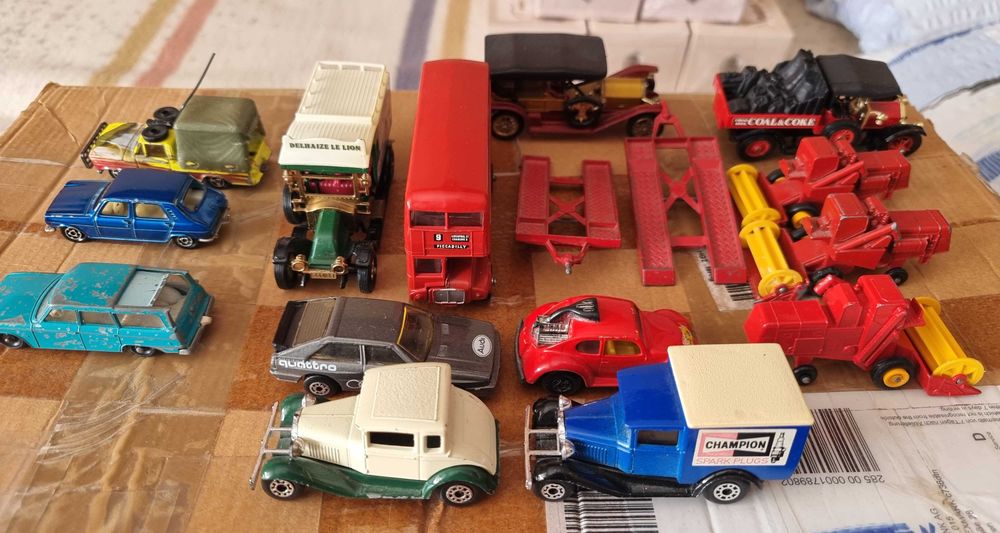 Se vinde lot masinute matchbox,majorette etc