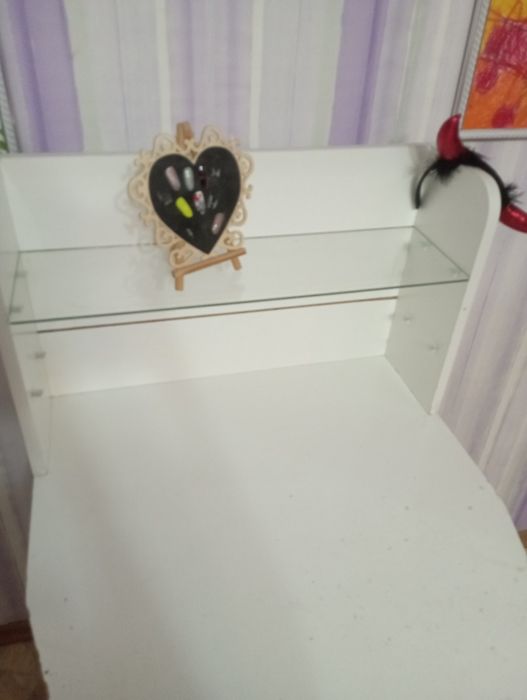 Продается маникюрный стол