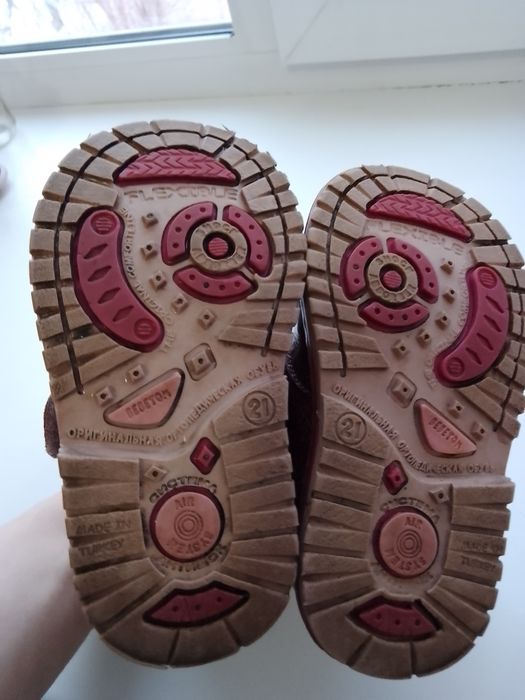 Продаю детские ботиночки