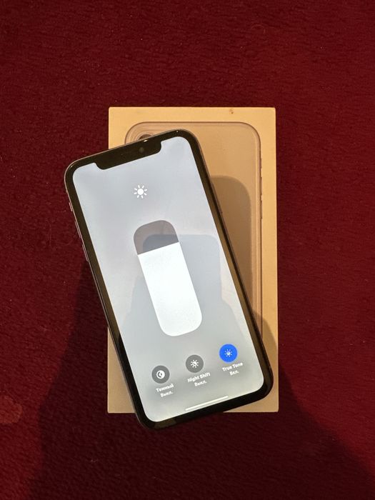 продается iPhone 11