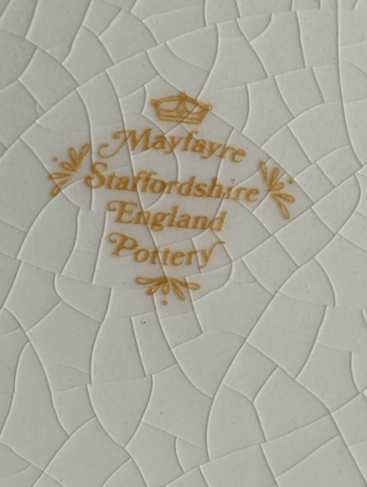 Mayfayre Staffordshire England Pottery
Плодова и много симпатична кана