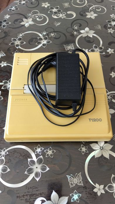 Ретро компютър Toshiba T1200