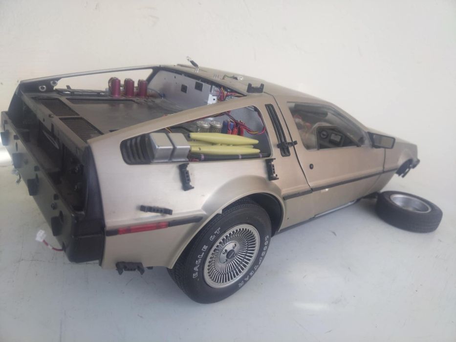 DELOREAN DMS 12 лят модел в мащаб 1/8 
Back to the Future
Premium 1982