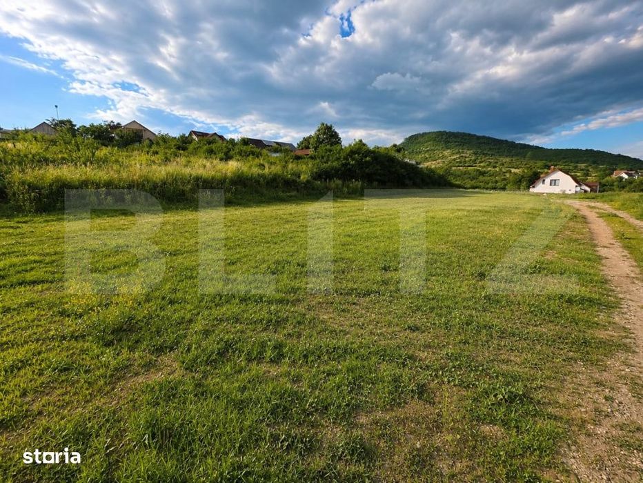 Teren intravilan 500 mp cu toate utilitatile, zona linistita de case