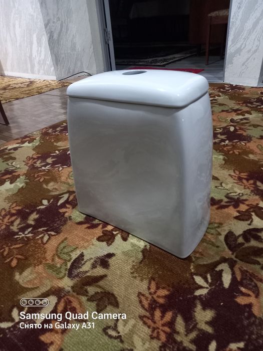 Продаю  бачок от унитаза.