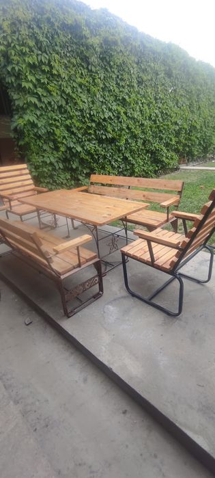 Скамейка, стол ,+2 кресла