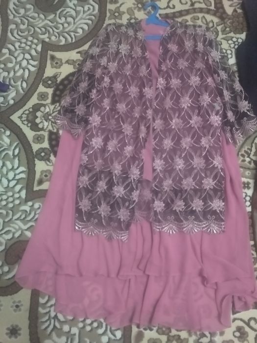 продаются женский платье разний