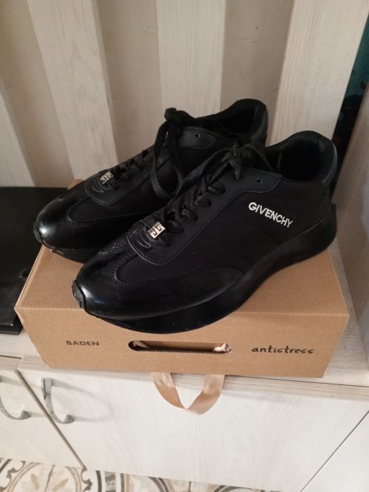 Кроссовки Givanci