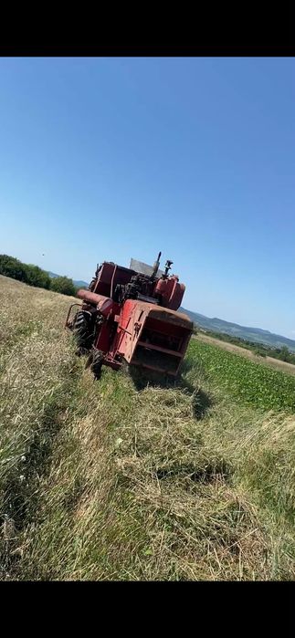 Vând Combaină Massey Ferguson